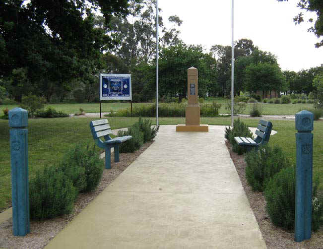 SE Memorial.jpg (77145 bytes)